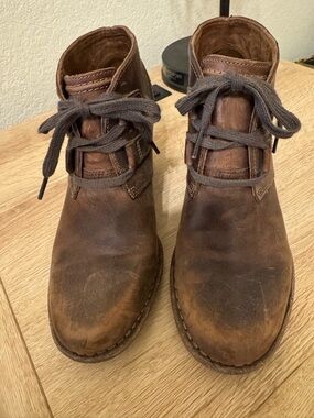 Clarks Women's Brown Leather Lace-Up Heeled Ankle Boots